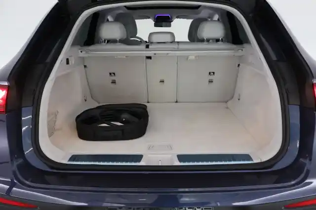 Sininen Maastoauto, Mercedes-Benz EQE SUV – VAR-03101