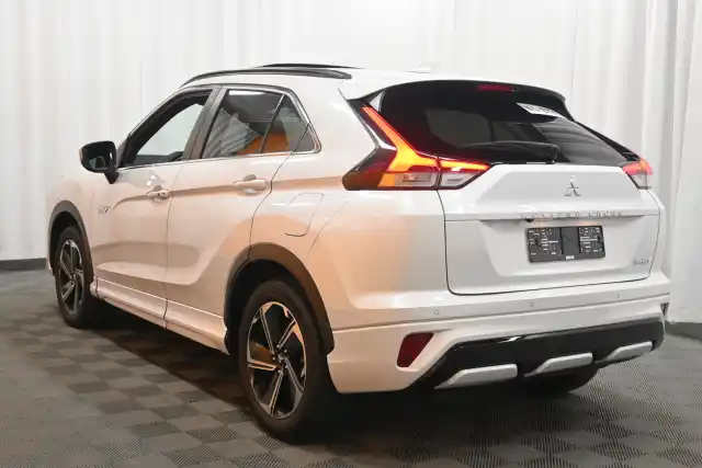 Valkoinen Maastoauto, Mitsubishi Eclipse Cross – VAR-03117