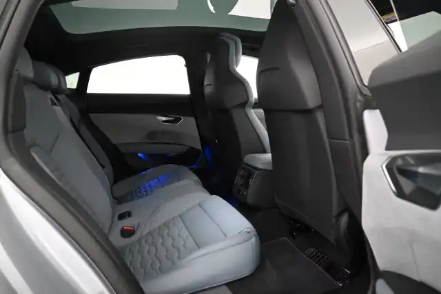 Harmaa Coupe, Audi e-tron GT – VAR-03155