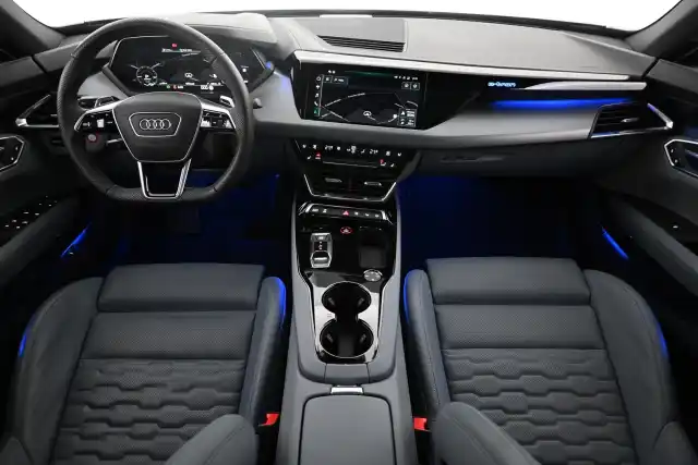 Harmaa Coupe, Audi e-tron GT – VAR-03155