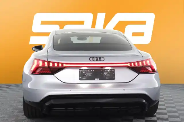 Harmaa Coupe, Audi e-tron GT – VAR-03155