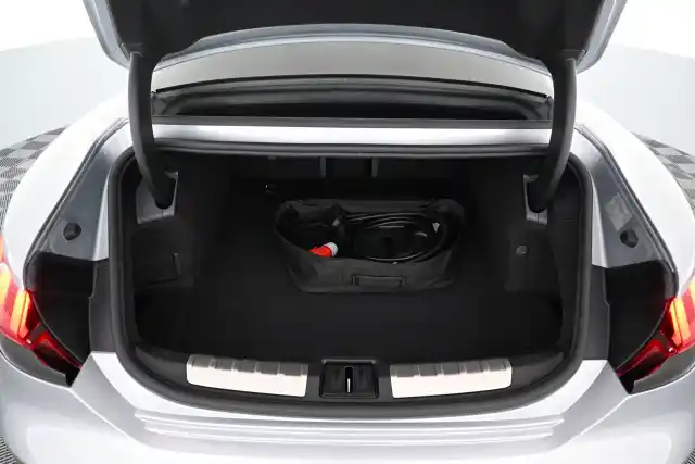 Harmaa Coupe, Audi e-tron GT – VAR-03155