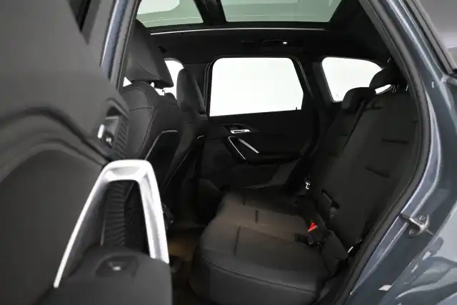 Harmaa Maastoauto, BMW iX1 – VAR-033280