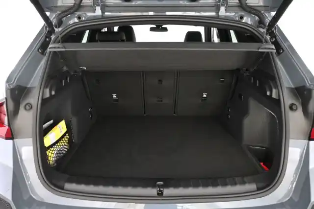 Harmaa Maastoauto, BMW iX1 – VAR-033280