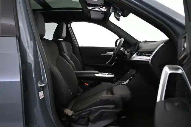 Harmaa Maastoauto, BMW iX1 – VAR-033280