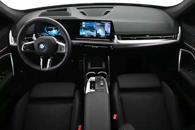 Harmaa Maastoauto, BMW iX1 – VAR-033280