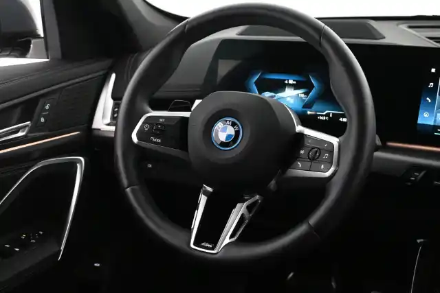 Harmaa Maastoauto, BMW iX1 – VAR-033280
