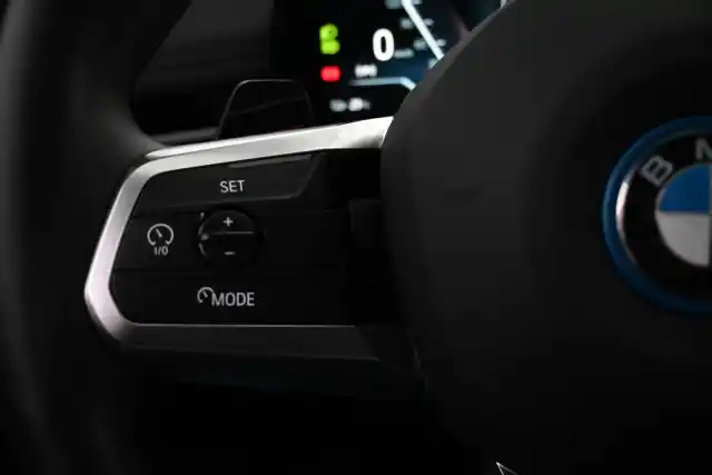 Harmaa Maastoauto, BMW iX1 – VAR-033280
