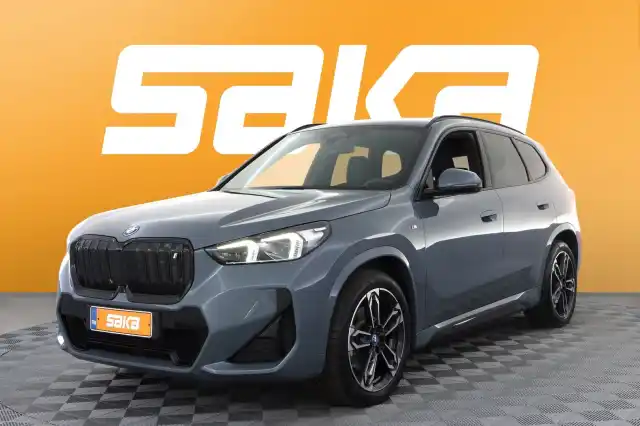 Harmaa Maastoauto, BMW iX1 – VAR-033280