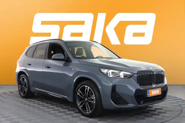 Harmaa Maastoauto, BMW iX1 – VAR-033280