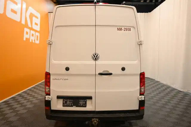 Valkoinen Pakettiauto, Volkswagen Crafter – VAR-03504