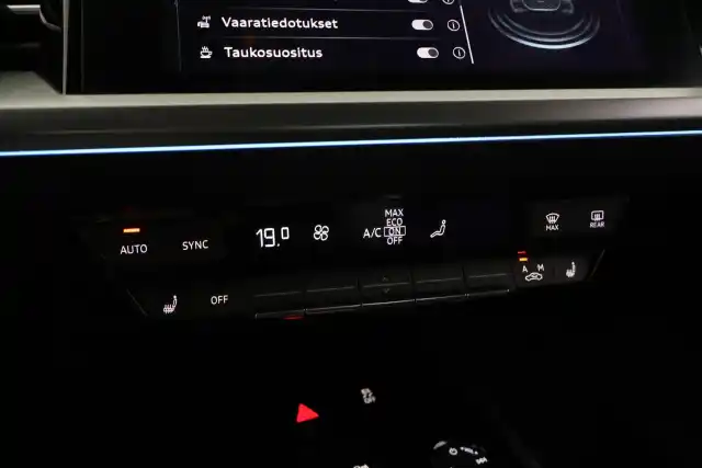 Sininen Maastoauto, Audi Q4 e-tron – VAR-03510