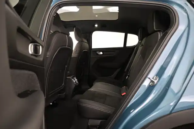 Sininen Maastoauto, Volvo C40 – VAR-03688