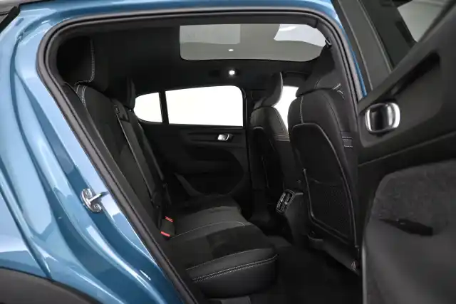 Sininen Maastoauto, Volvo C40 – VAR-03688