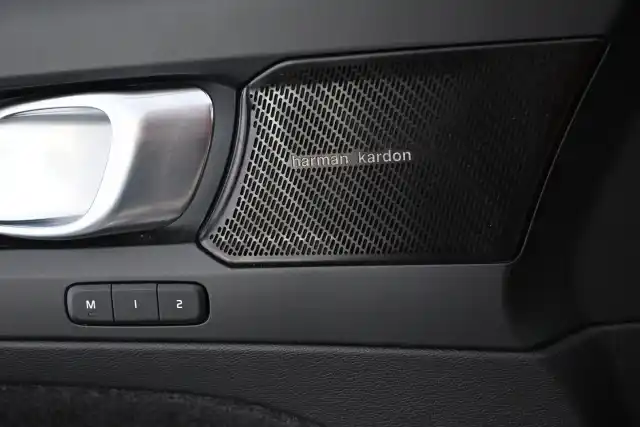 Sininen Maastoauto, Volvo C40 – VAR-03688