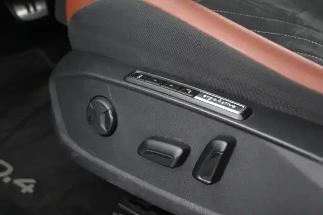 Harmaa Maastoauto, Volkswagen ID.4 – VAR-037074
