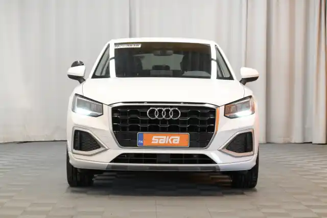 Valkoinen Maastoauto, Audi Q2 – VAR-04008