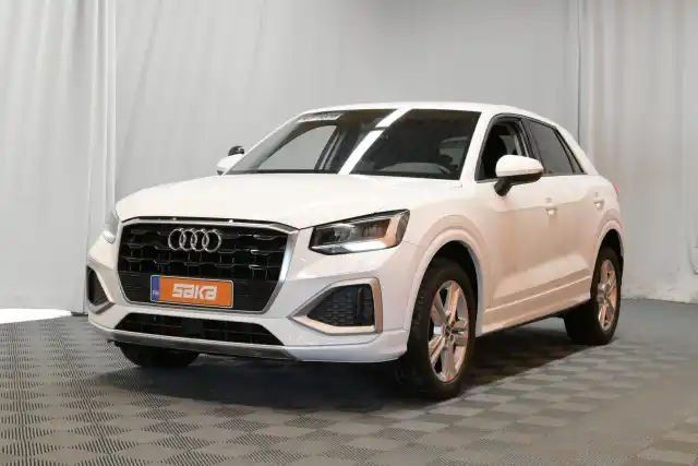 Valkoinen Maastoauto, Audi Q2 – VAR-04008