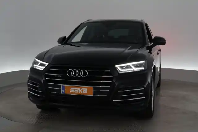 Musta Maastoauto, Audi Q5 – VAR-04190