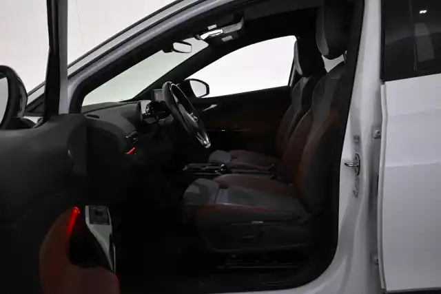 Valkoinen Maastoauto, Volkswagen ID.4 – VAR-04235