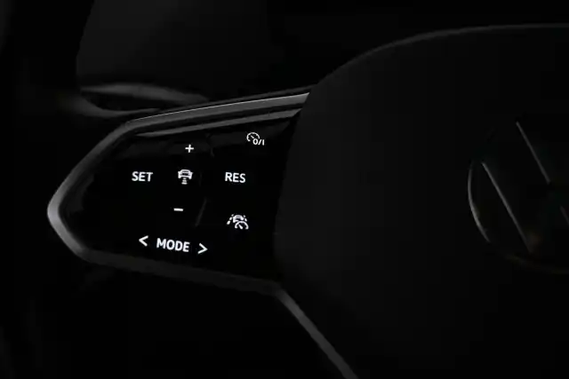 Valkoinen Maastoauto, Volkswagen ID.4 – VAR-04235