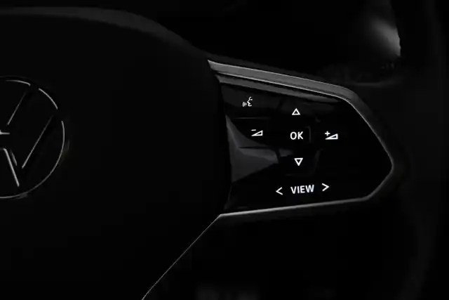 Valkoinen Maastoauto, Volkswagen ID.4 – VAR-04235