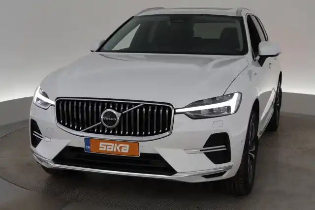 Valkoinen Maastoauto, Volvo XC60 – VAR-043686