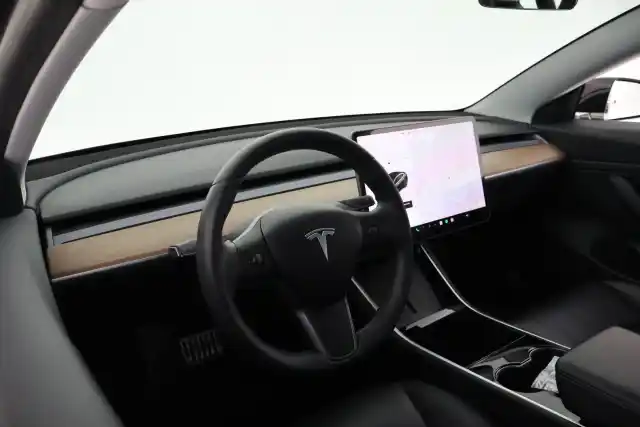 Musta Sedan, Tesla Model 3 – VAR-04613