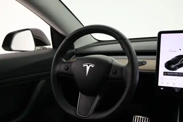 Musta Sedan, Tesla Model 3 – VAR-04613