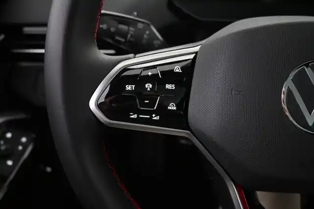 Punainen Maastoauto, Volkswagen ID.4 – VAR-04628