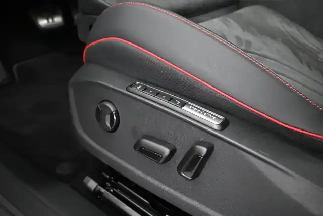Punainen Maastoauto, Volkswagen ID.4 – VAR-04628