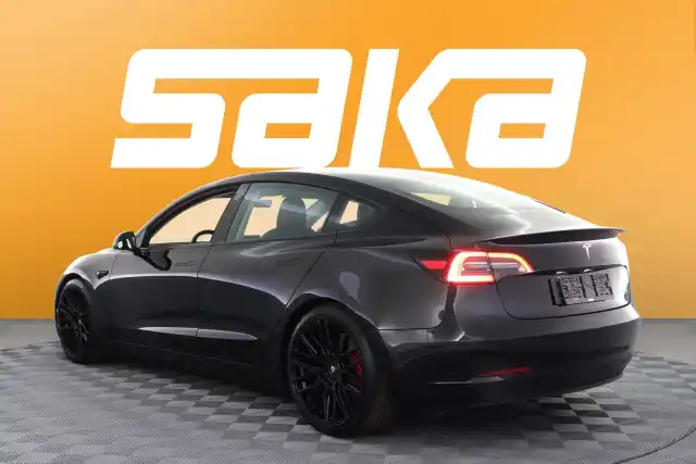 Valkoinen Sedan, Tesla Model 3 – VAR-04650