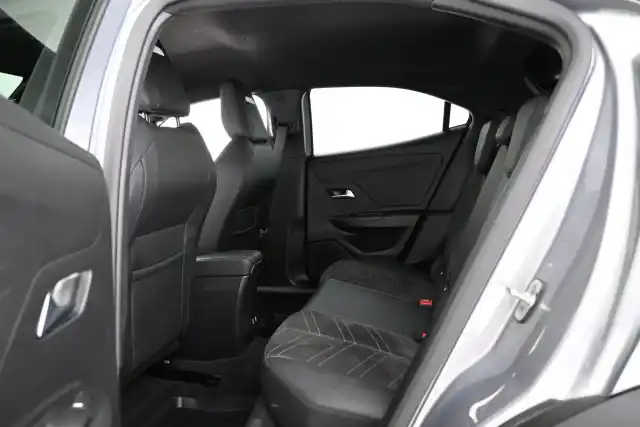 Valkoinen Sedan, Tesla Model 3 – VAR-04650