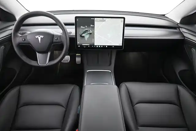 Valkoinen Sedan, Tesla Model 3 – VAR-04650