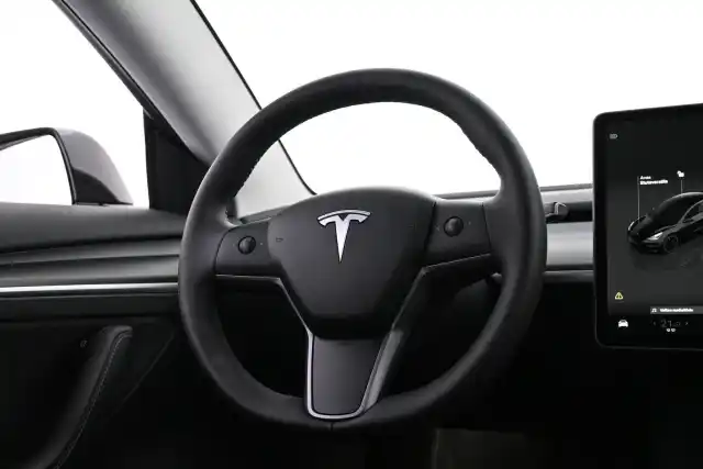 Valkoinen Sedan, Tesla Model 3 – VAR-04650