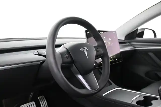 Valkoinen Sedan, Tesla Model 3 – VAR-04650