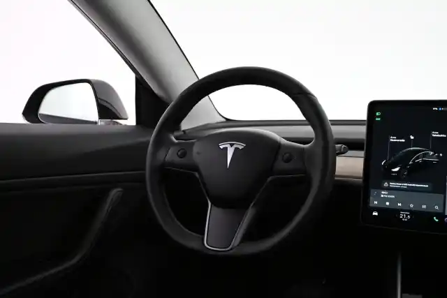 Musta Sedan, Tesla Model 3 – VAR-04690