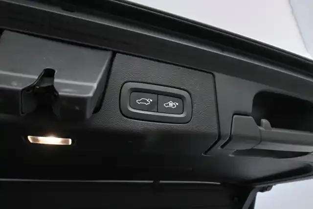 Hopea Maastoauto, Volvo XC60 – VAR-04704