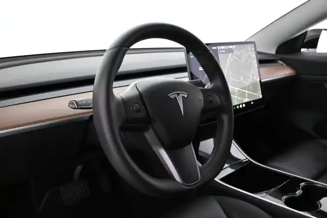 Musta Sedan, Tesla Model 3 – VAR-04739