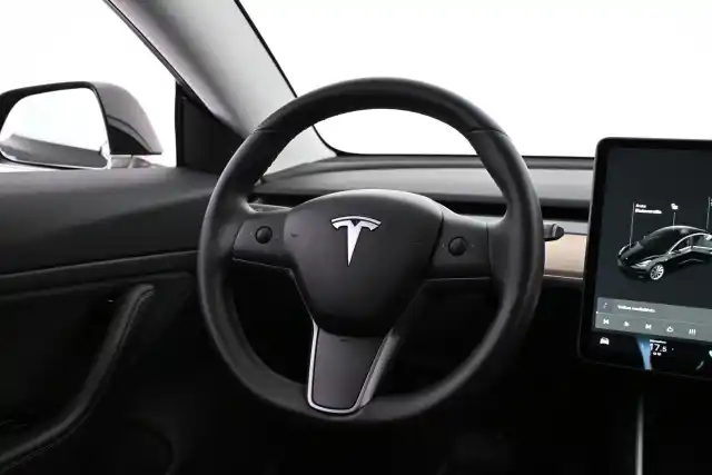 Musta Sedan, Tesla Model 3 – VAR-04802