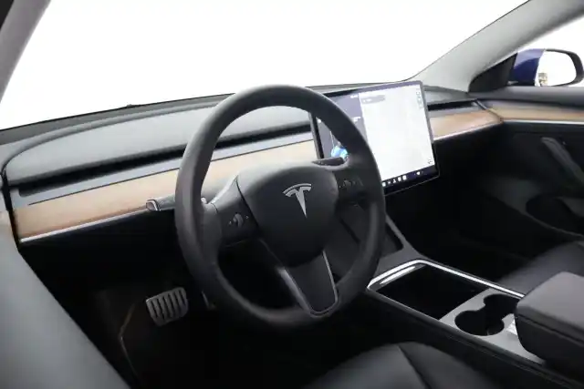 Sininen Sedan, Tesla Model 3 – VAR-04880