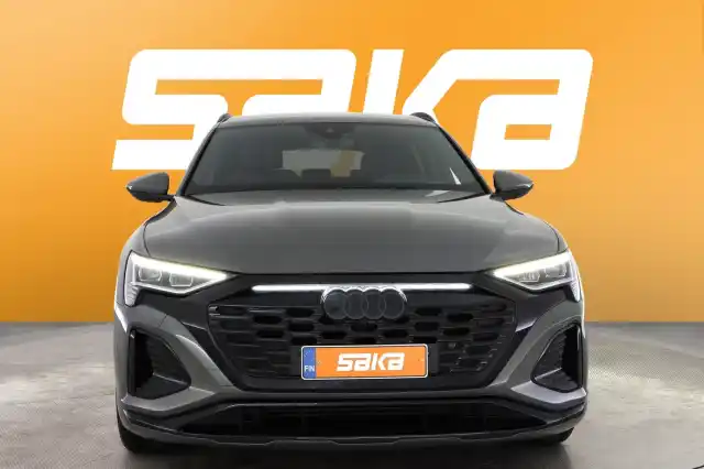 Harmaa Maastoauto, Audi Q8 e-tron – VAR-04965