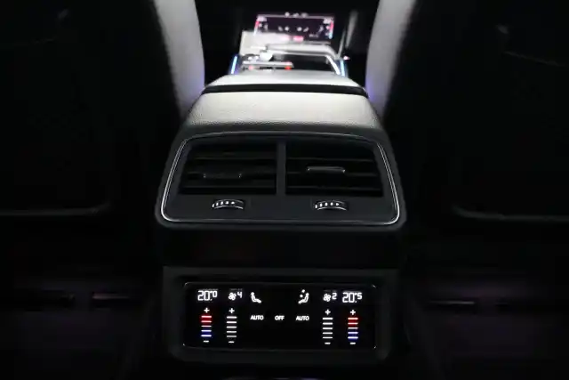 Musta Maastoauto, Audi e-tron – VAR-05003