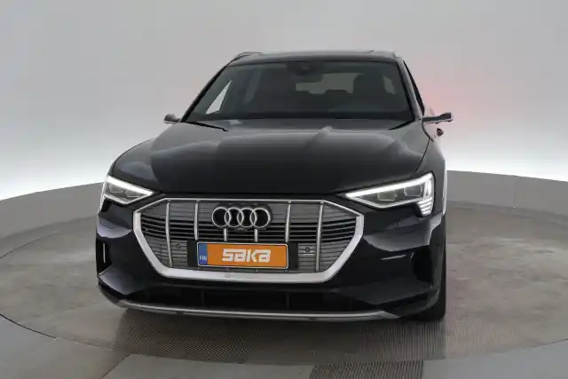 Musta Maastoauto, Audi e-tron – VAR-05003