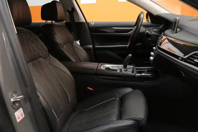 Hopea Sedan, BMW 745 – VAR-05041