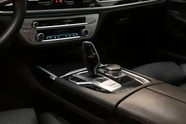 Hopea Sedan, BMW 745 – VAR-05041