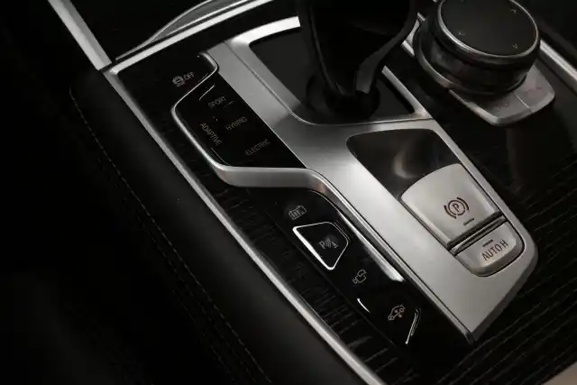 Hopea Sedan, BMW 745 – VAR-05041