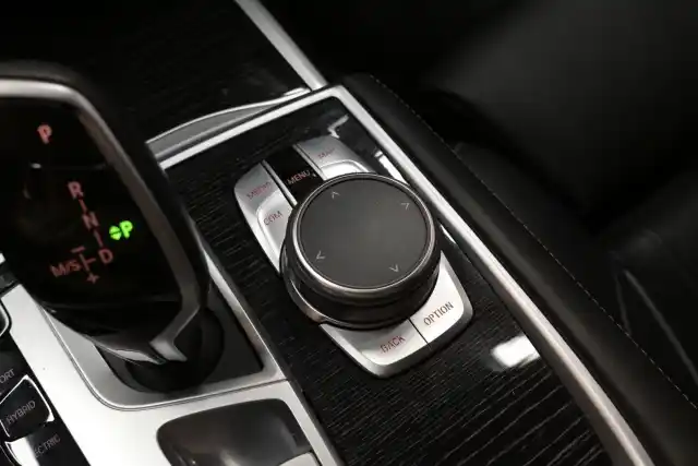 Hopea Sedan, BMW 745 – VAR-05041