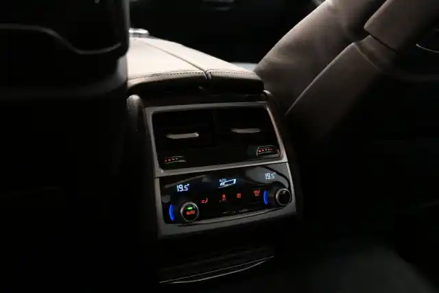 Hopea Sedan, BMW 745 – VAR-05041