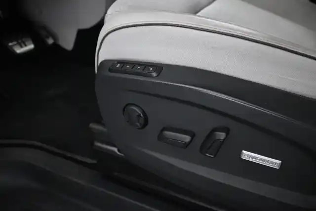 Valkoinen Tila-auto, Volkswagen ID. Buzz – VAR-05104